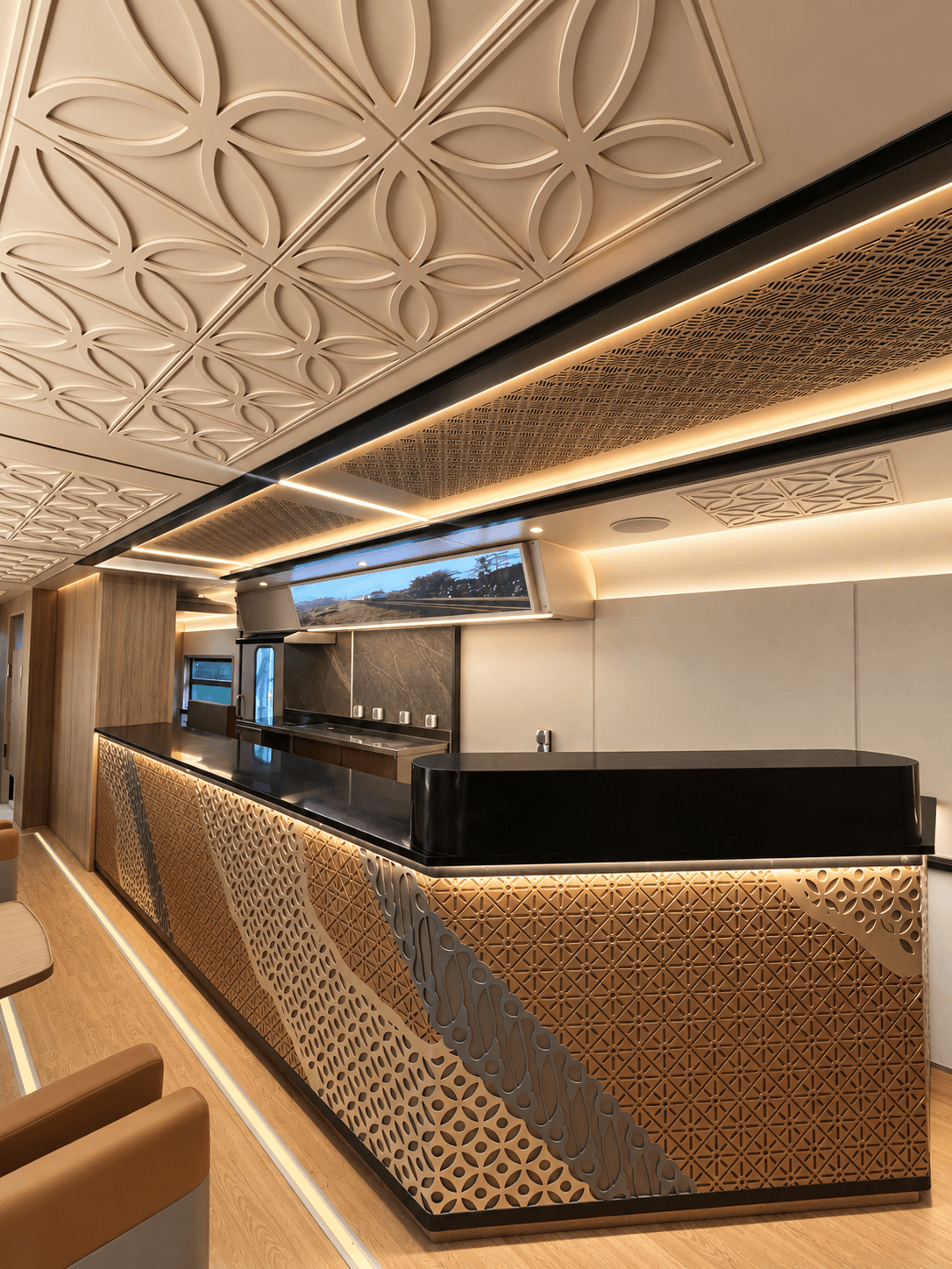 Dining car service zone and seating layout